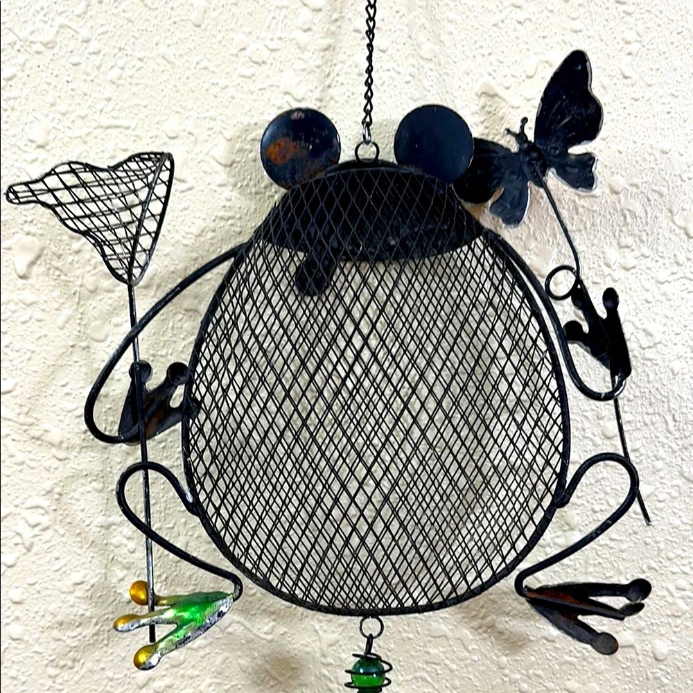 Green Frog Bird Feeder with Butterfly Design